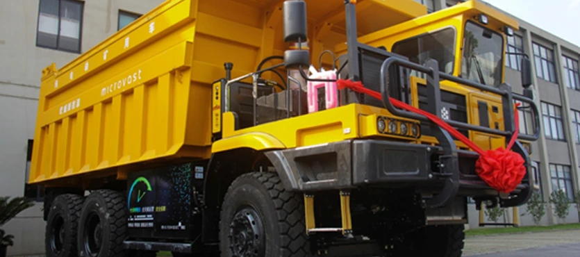 宏威新能源汽车公司矿用自卸车下线仪式